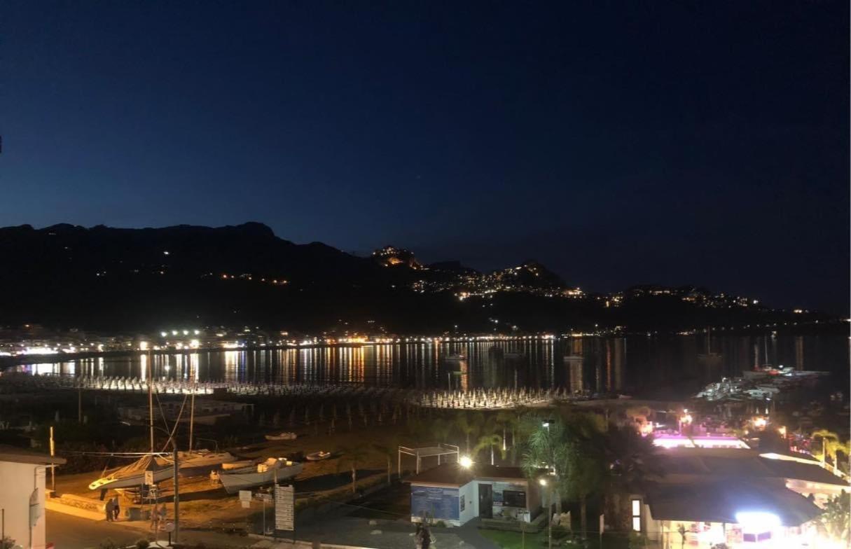 شقة Casablu, Un Delizioso Bilocale Sulla Baia Di Naxos جيارديني ناكسوس المظهر الخارجي الصورة
